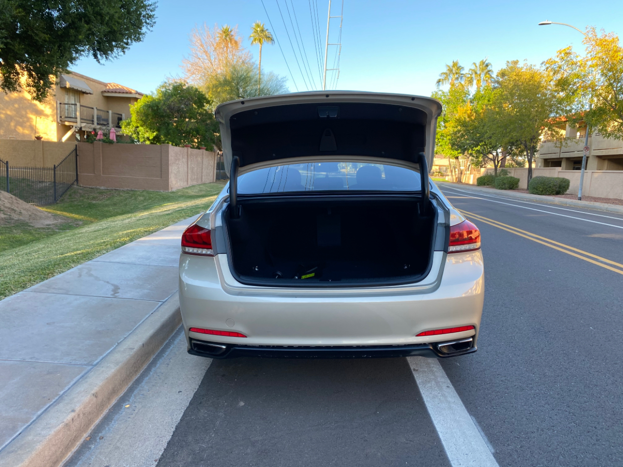 Hyundai Genesis 4dr Sdn V6 3.8L RWD 2015