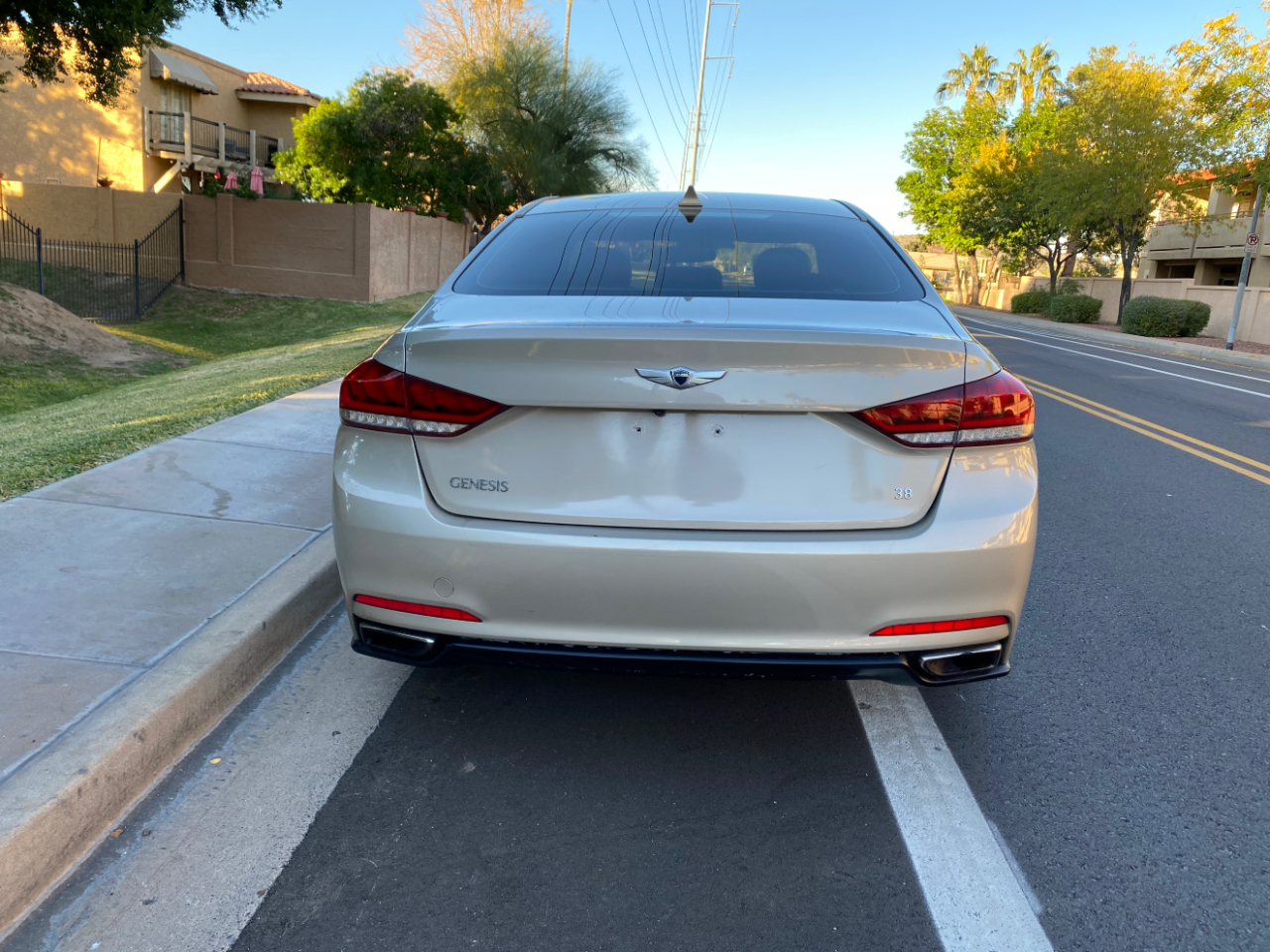 Hyundai Genesis 4dr Sdn V6 3.8L RWD 2015