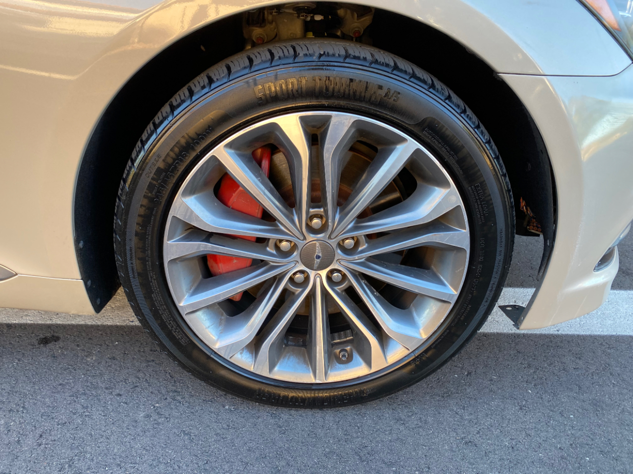 Hyundai Genesis 4dr Sdn V6 3.8L RWD 2015