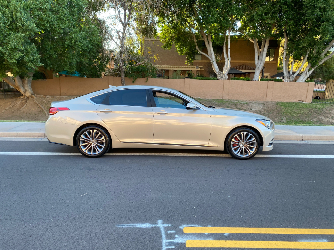 Hyundai Genesis 4dr Sdn V6 3.8L RWD 2015