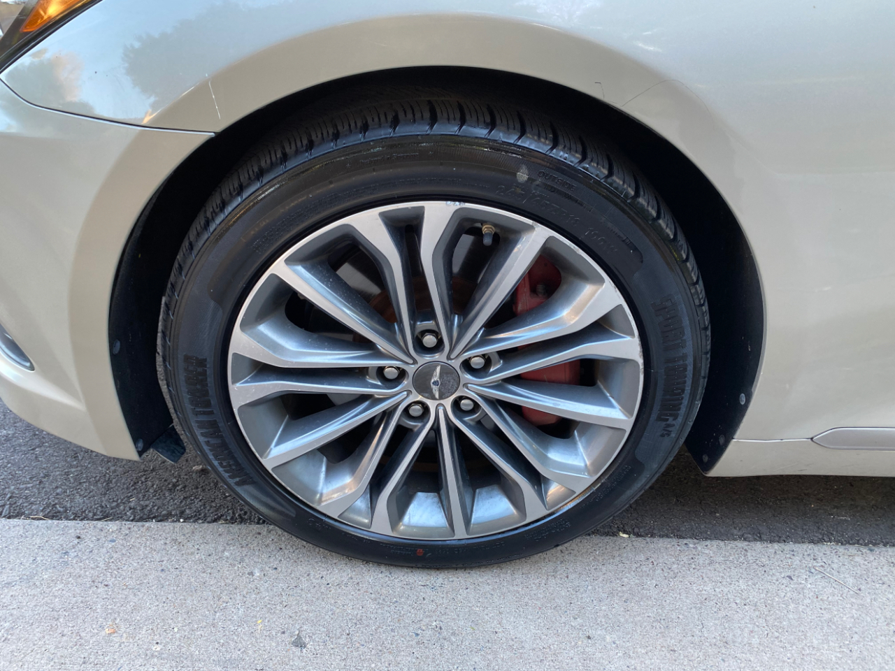 Hyundai Genesis 4dr Sdn V6 3.8L RWD 2015