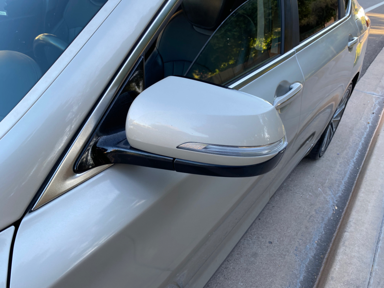 Hyundai Genesis 4dr Sdn V6 3.8L RWD 2015