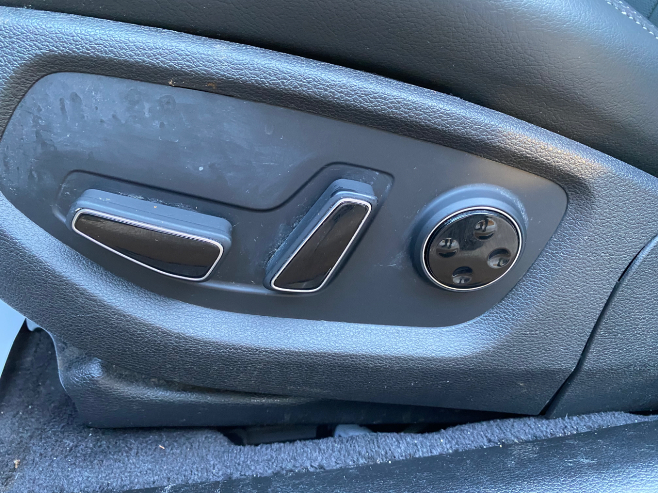 Hyundai Genesis 4dr Sdn V6 3.8L RWD 2015