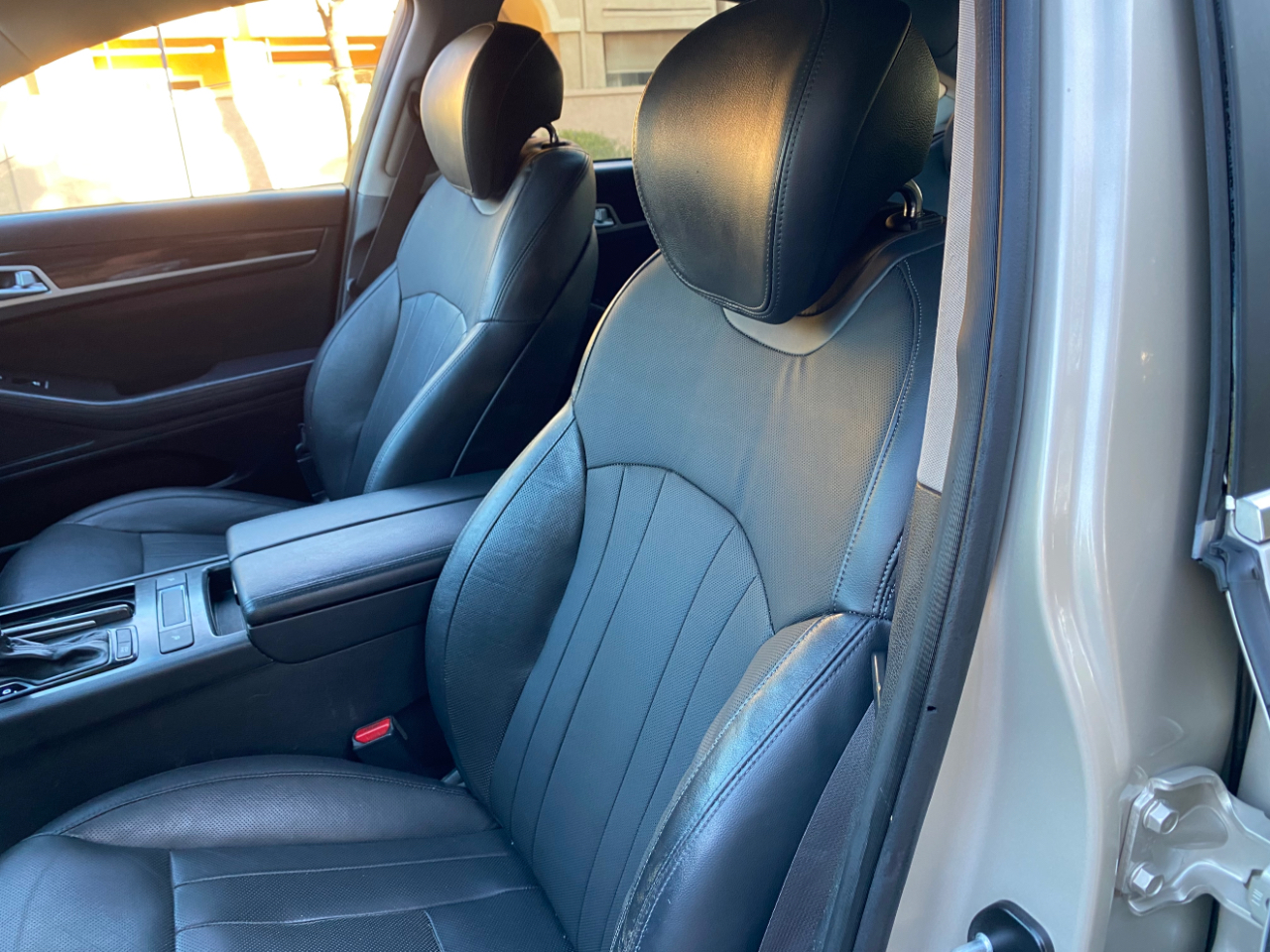 Hyundai Genesis 4dr Sdn V6 3.8L RWD 2015