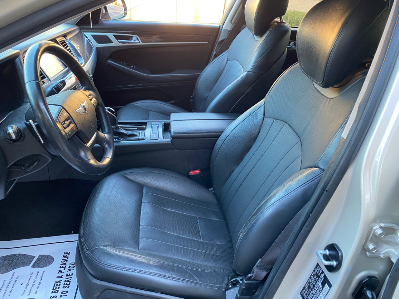 Hyundai Genesis 4dr Sdn V6 3.8L RWD 2015