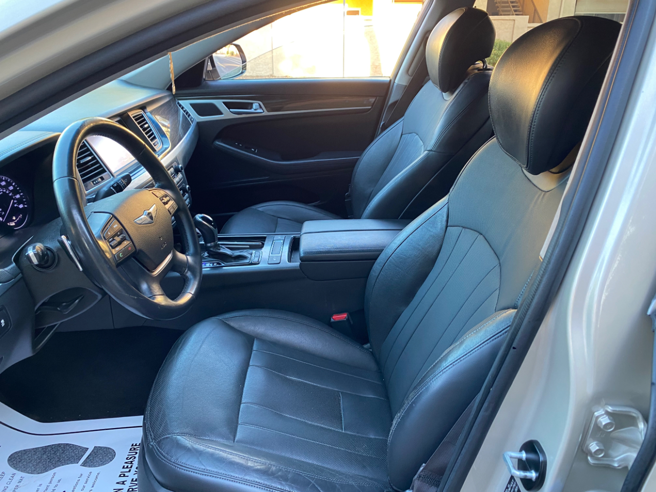 Hyundai Genesis 4dr Sdn V6 3.8L RWD 2015