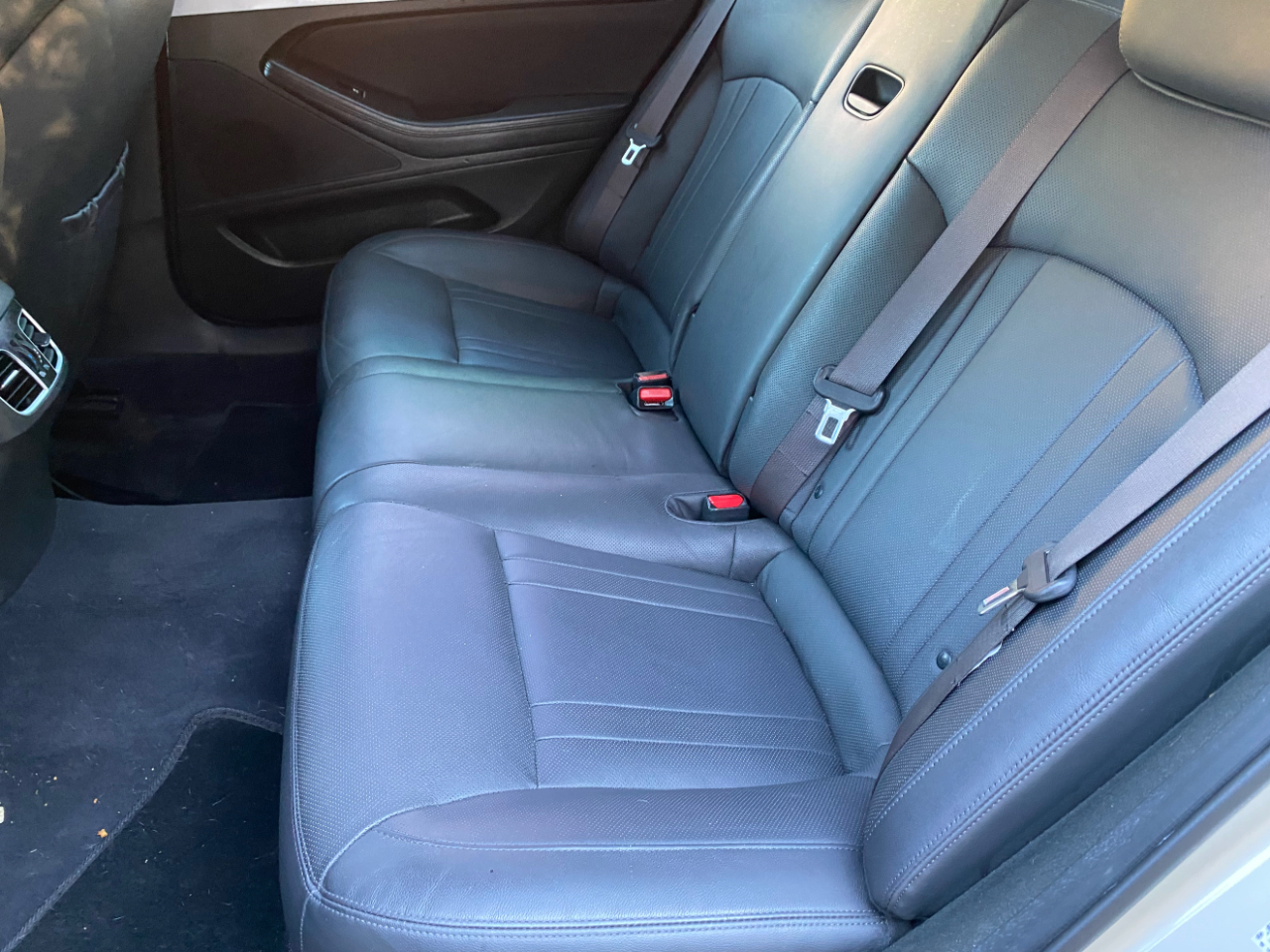 Hyundai Genesis 4dr Sdn V6 3.8L RWD 2015