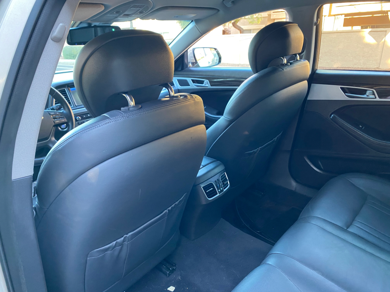 Hyundai Genesis 4dr Sdn V6 3.8L RWD 2015