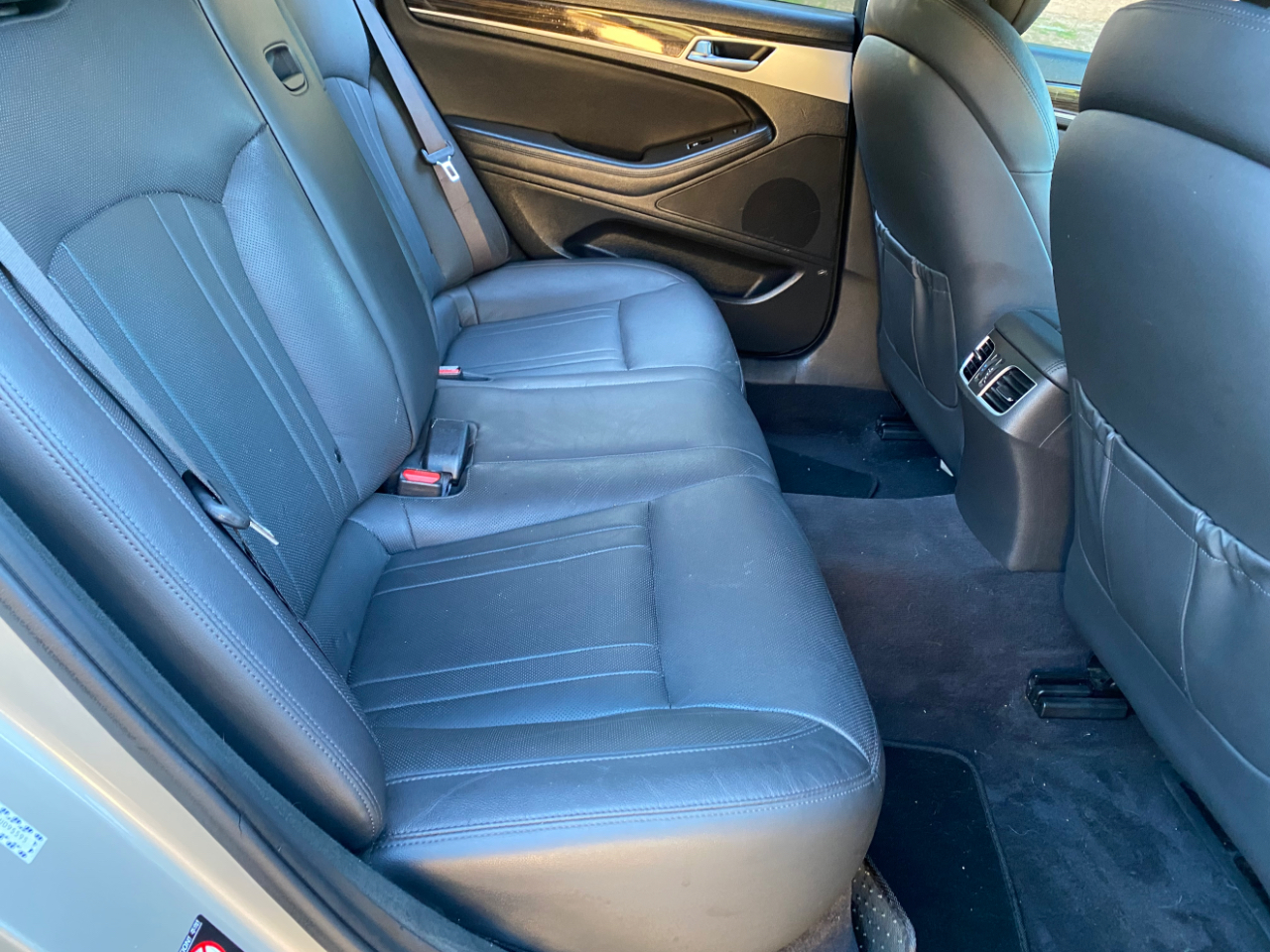 Hyundai Genesis 4dr Sdn V6 3.8L RWD 2015