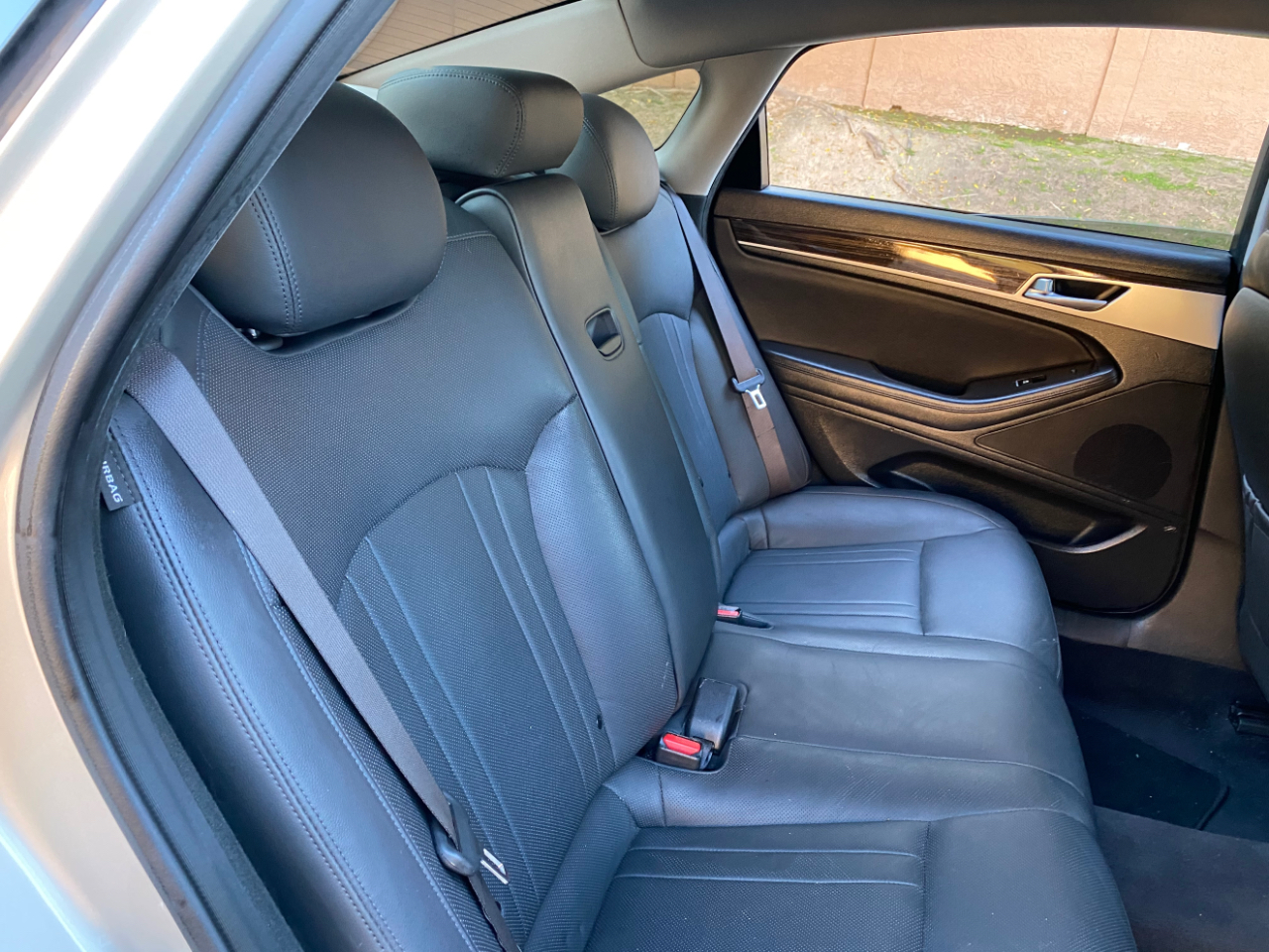 Hyundai Genesis 4dr Sdn V6 3.8L RWD 2015