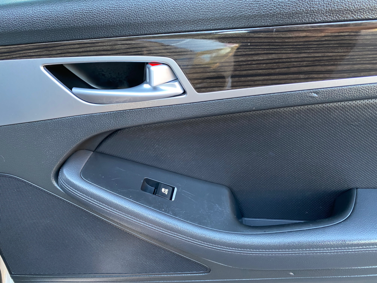 Hyundai Genesis 4dr Sdn V6 3.8L RWD 2015