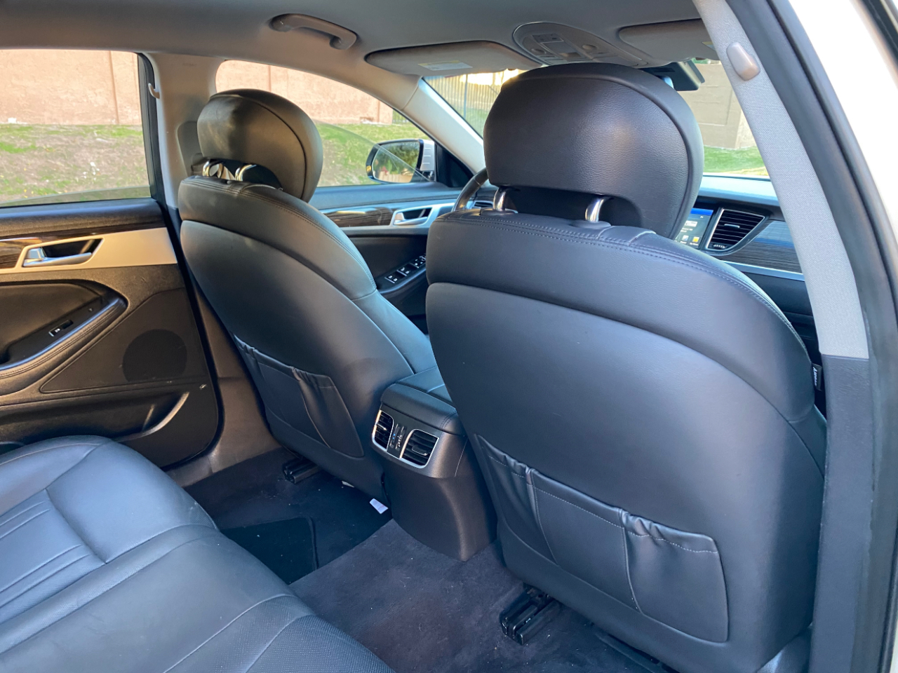 Hyundai Genesis 4dr Sdn V6 3.8L RWD 2015