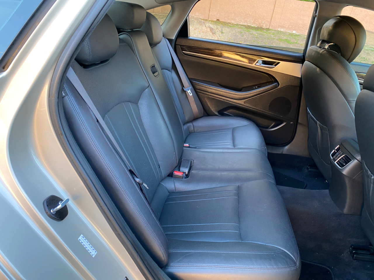 Hyundai Genesis 4dr Sdn V6 3.8L RWD 2015