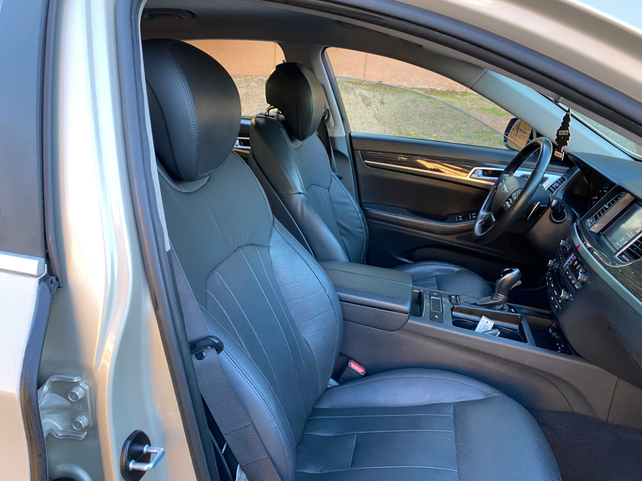 Hyundai Genesis 4dr Sdn V6 3.8L RWD 2015