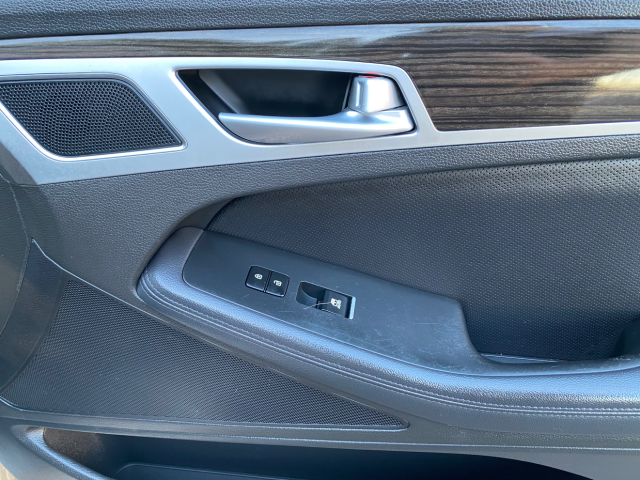 Hyundai Genesis 4dr Sdn V6 3.8L RWD 2015