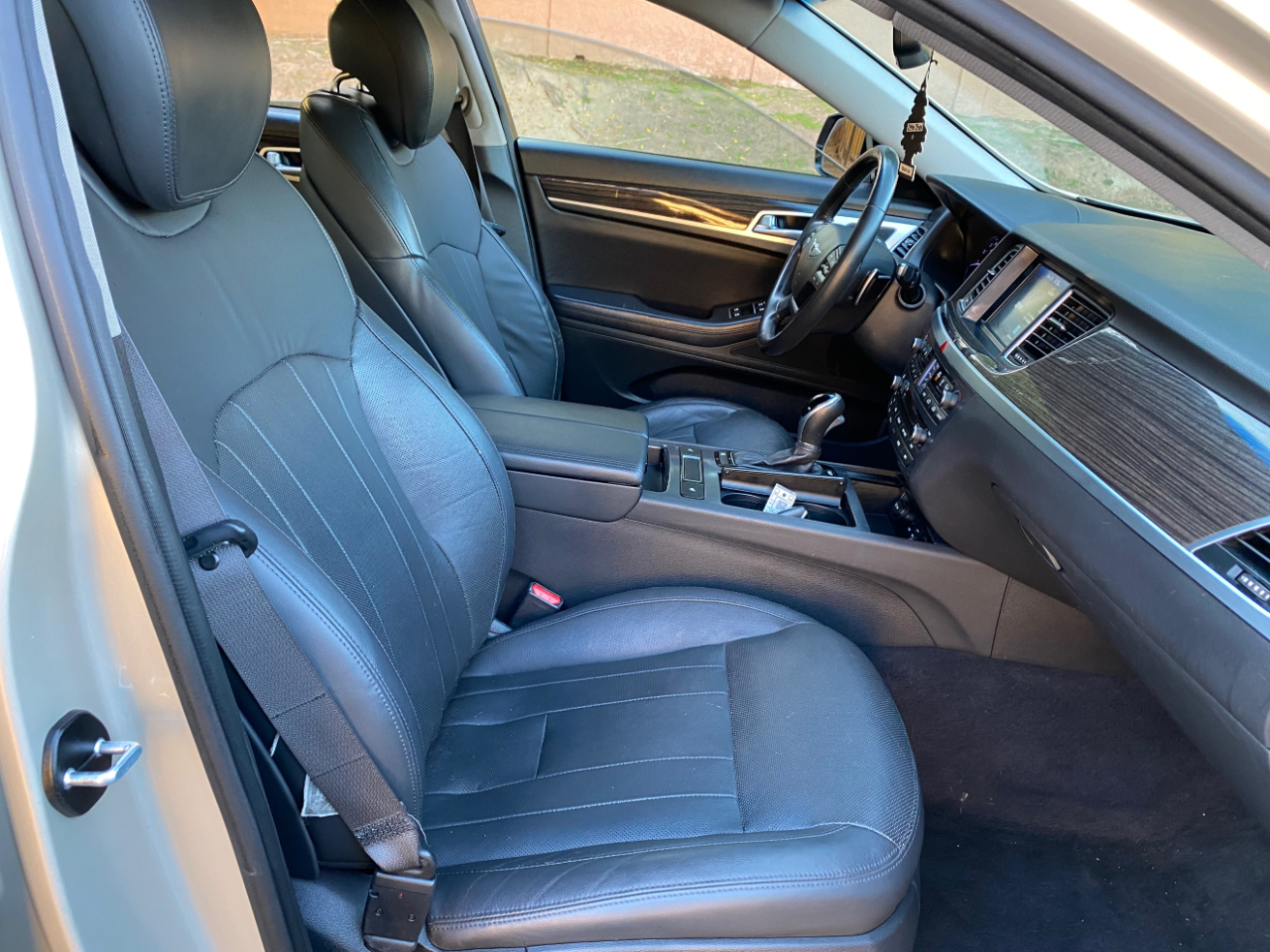 Hyundai Genesis 4dr Sdn V6 3.8L RWD 2015