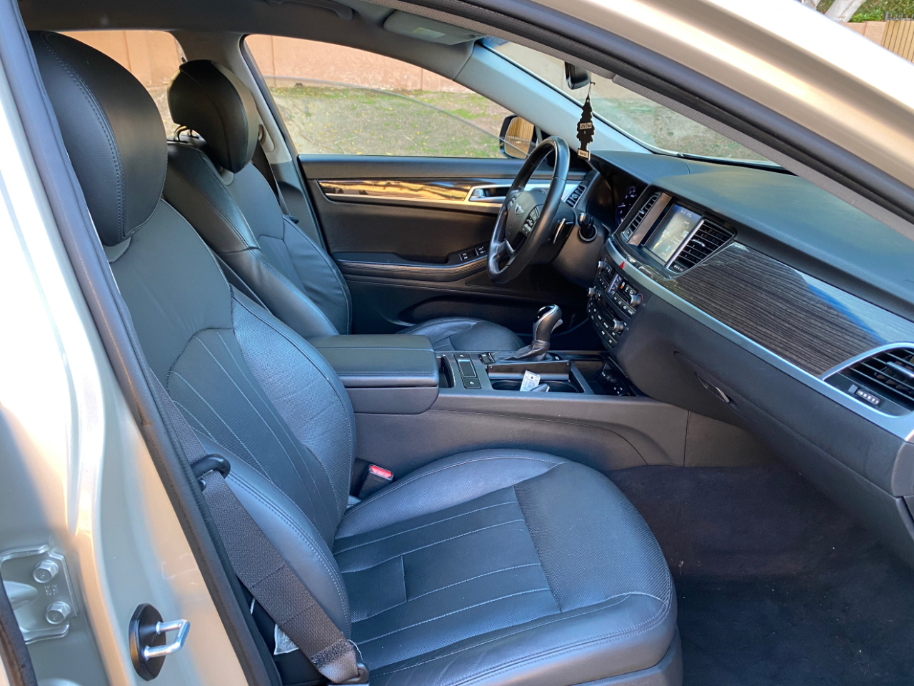 Hyundai Genesis 4dr Sdn V6 3.8L RWD 2015