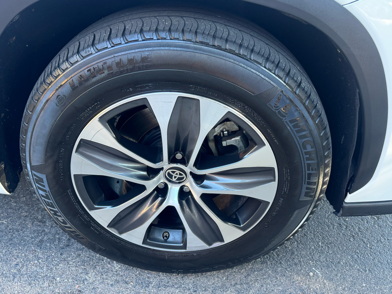 Toyota Highlander XLE 2023