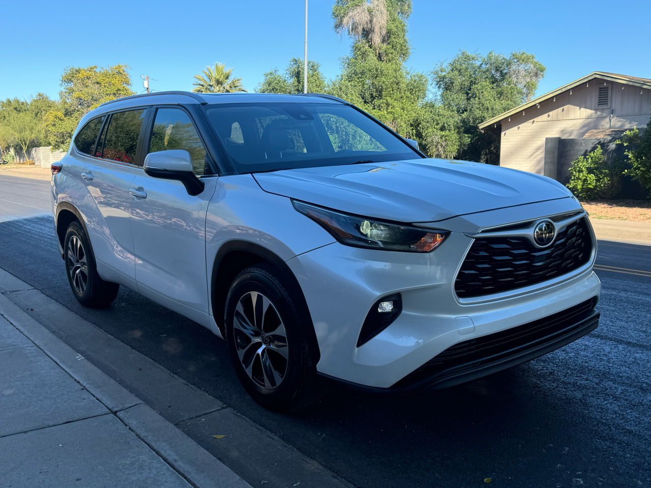 Toyota Highlander XLE 2023