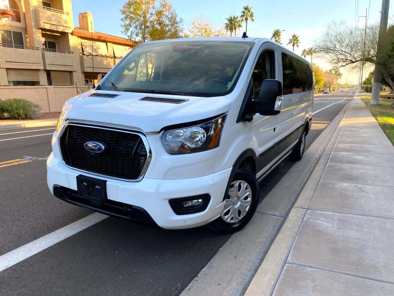 Ford Transit Passenger Wagon T-350 148" Low Roof XLT RWD 2023