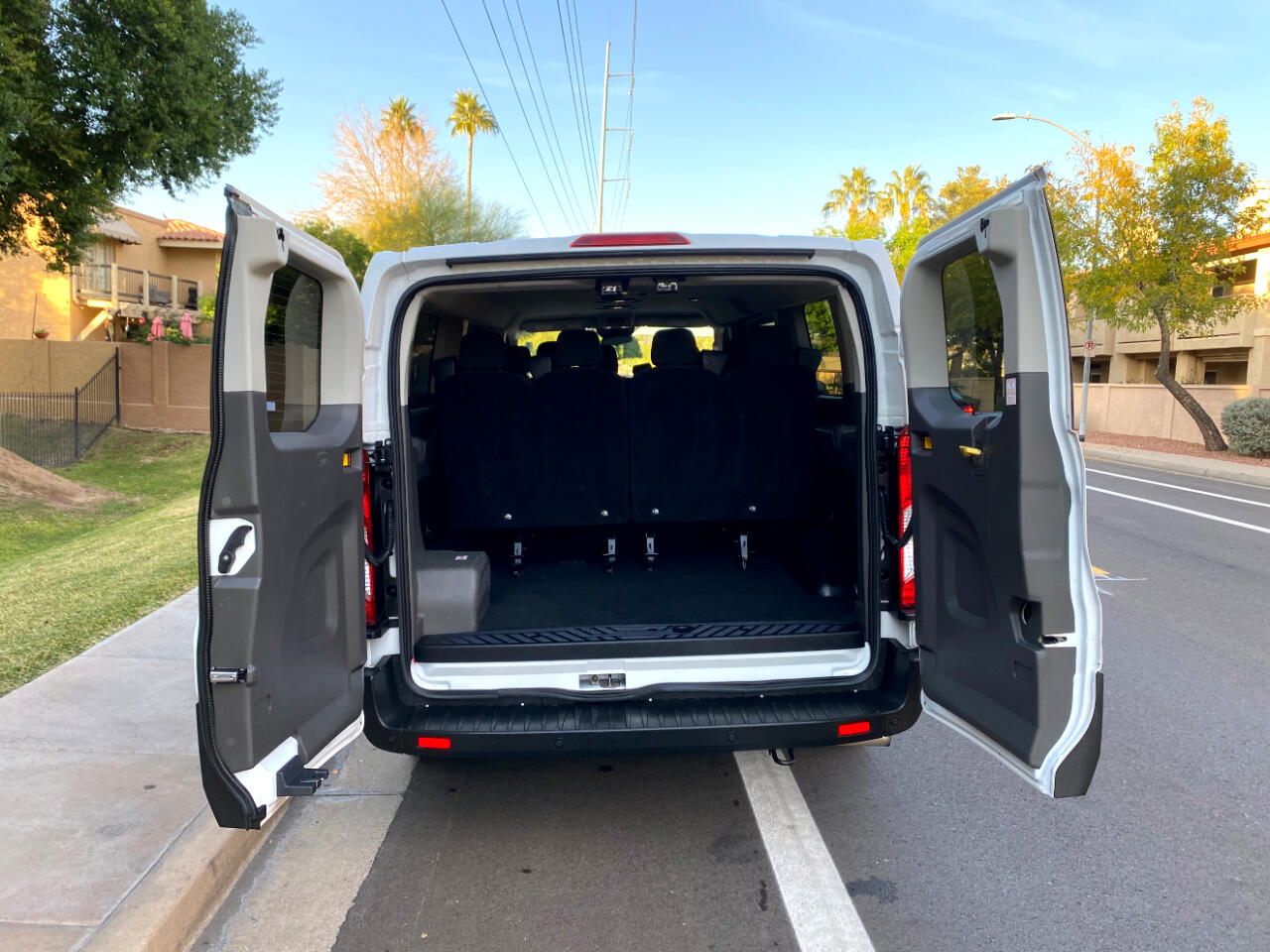 Ford Transit Passenger Wagon T-350 148" Low Roof XLT RWD 2023