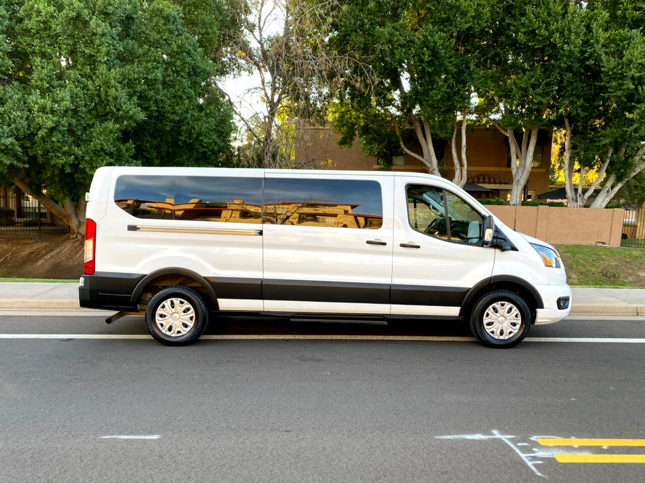 Ford Transit Passenger Wagon T-350 148" Low Roof XLT RWD 2023