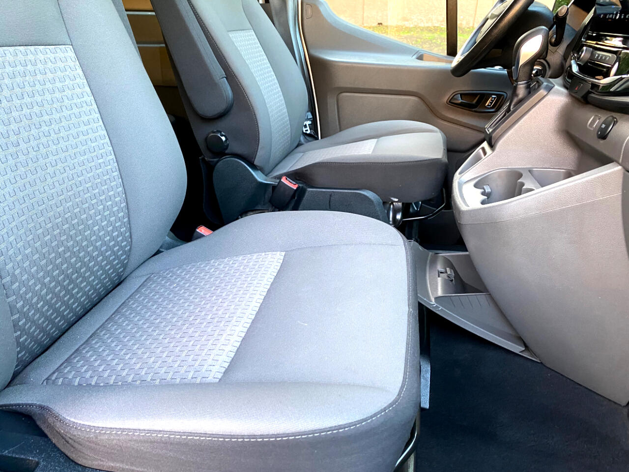 Ford Transit Passenger Wagon T-350 148" Low Roof XLT RWD 2023