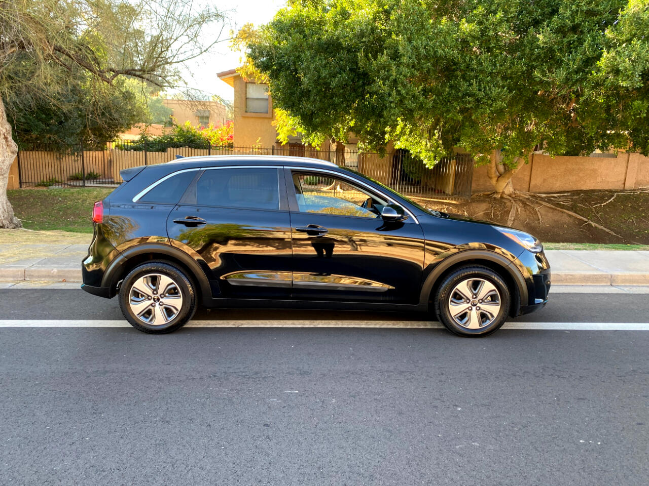 Kia Niro Plug-In Hybrid EX Premium FWD 2019