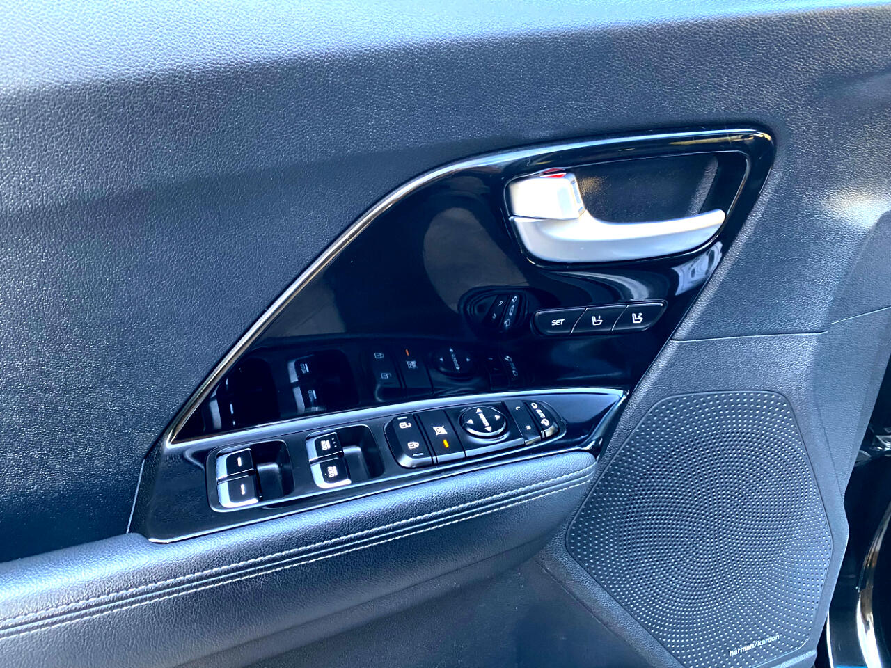 Kia Niro Plug-In Hybrid EX Premium FWD 2019