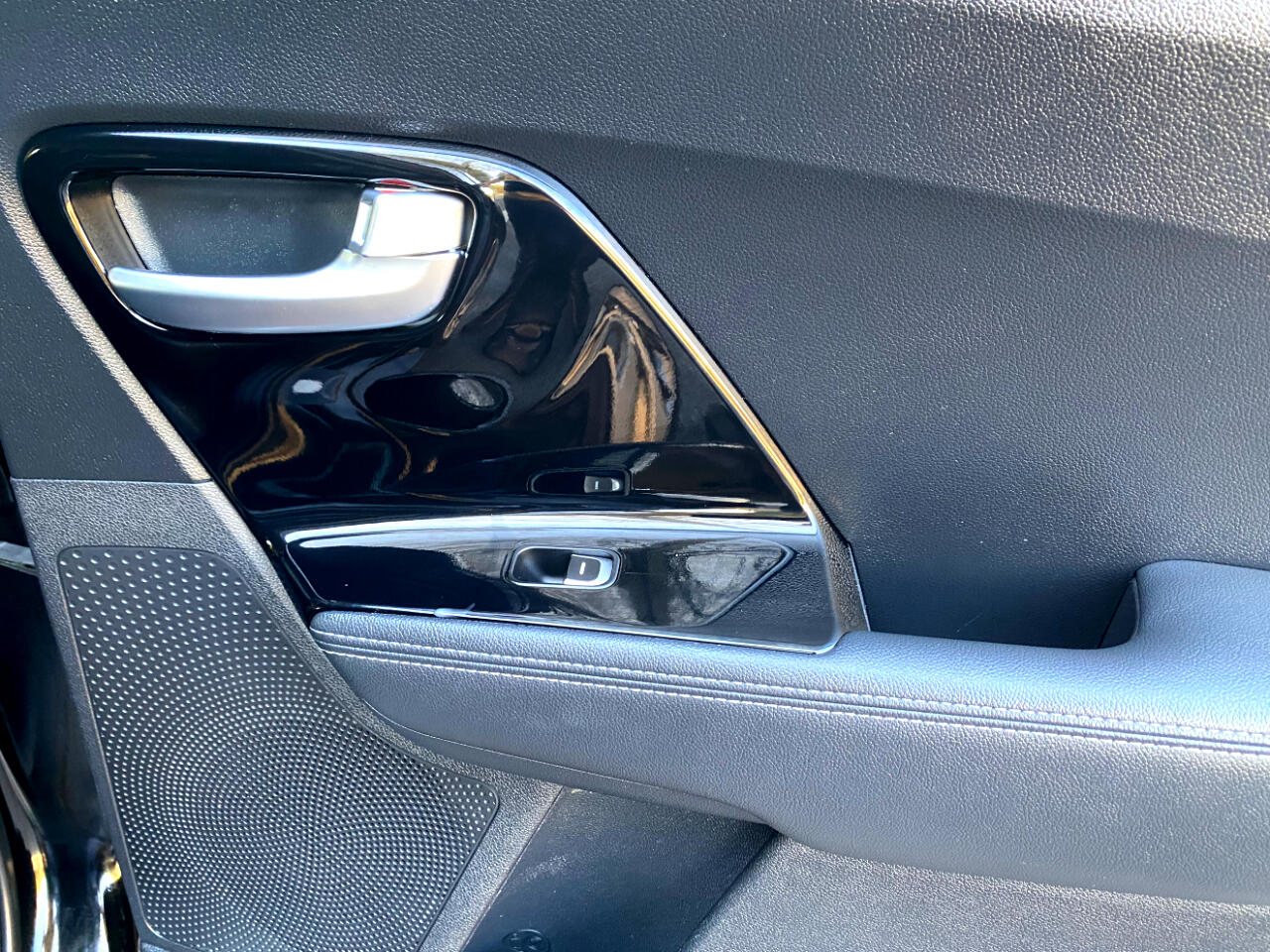 Kia Niro Plug-In Hybrid EX Premium FWD 2019