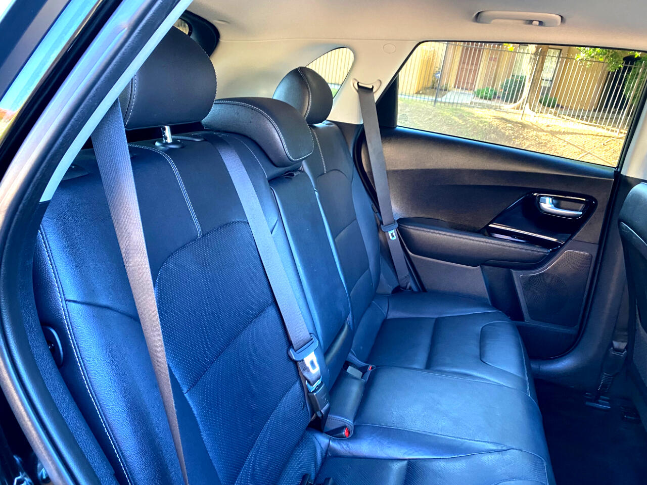 Kia Niro Plug-In Hybrid EX Premium FWD 2019