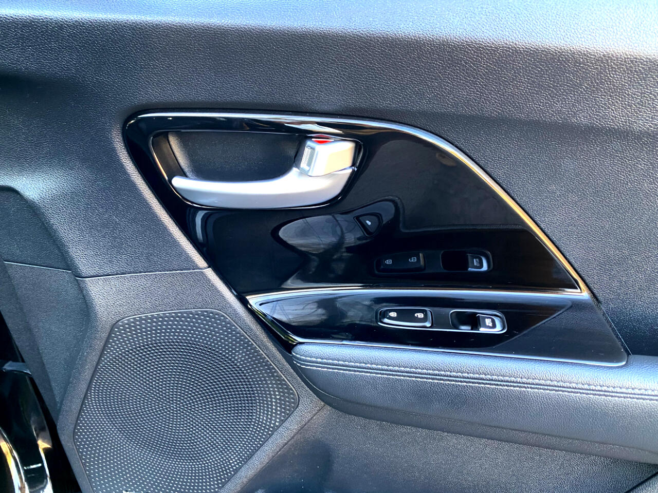 Kia Niro Plug-In Hybrid EX Premium FWD 2019