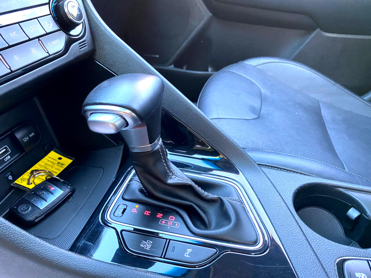 Kia Niro Plug-In Hybrid EX Premium FWD 2019