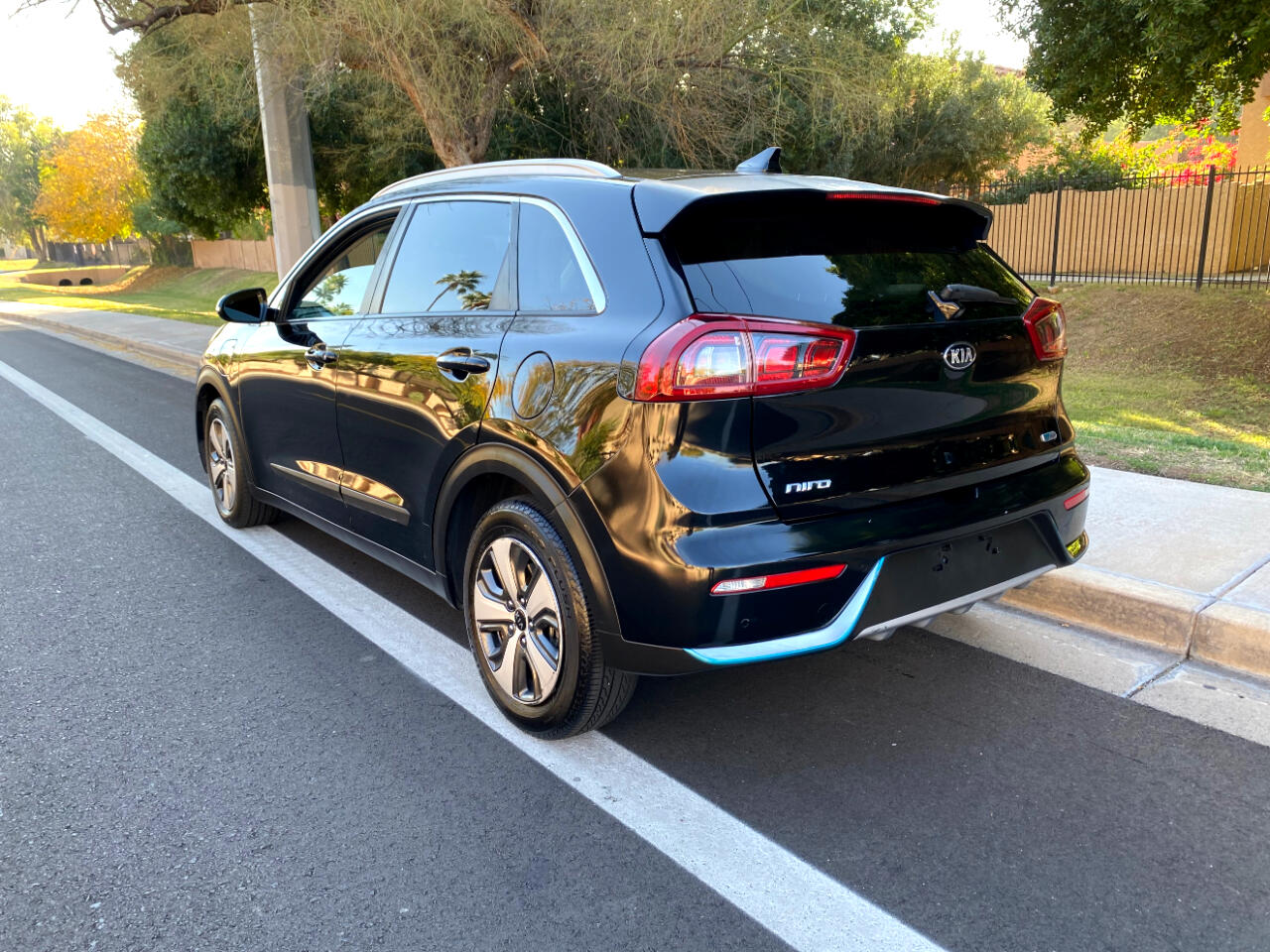 Kia Niro Plug-In Hybrid EX Premium FWD 2019