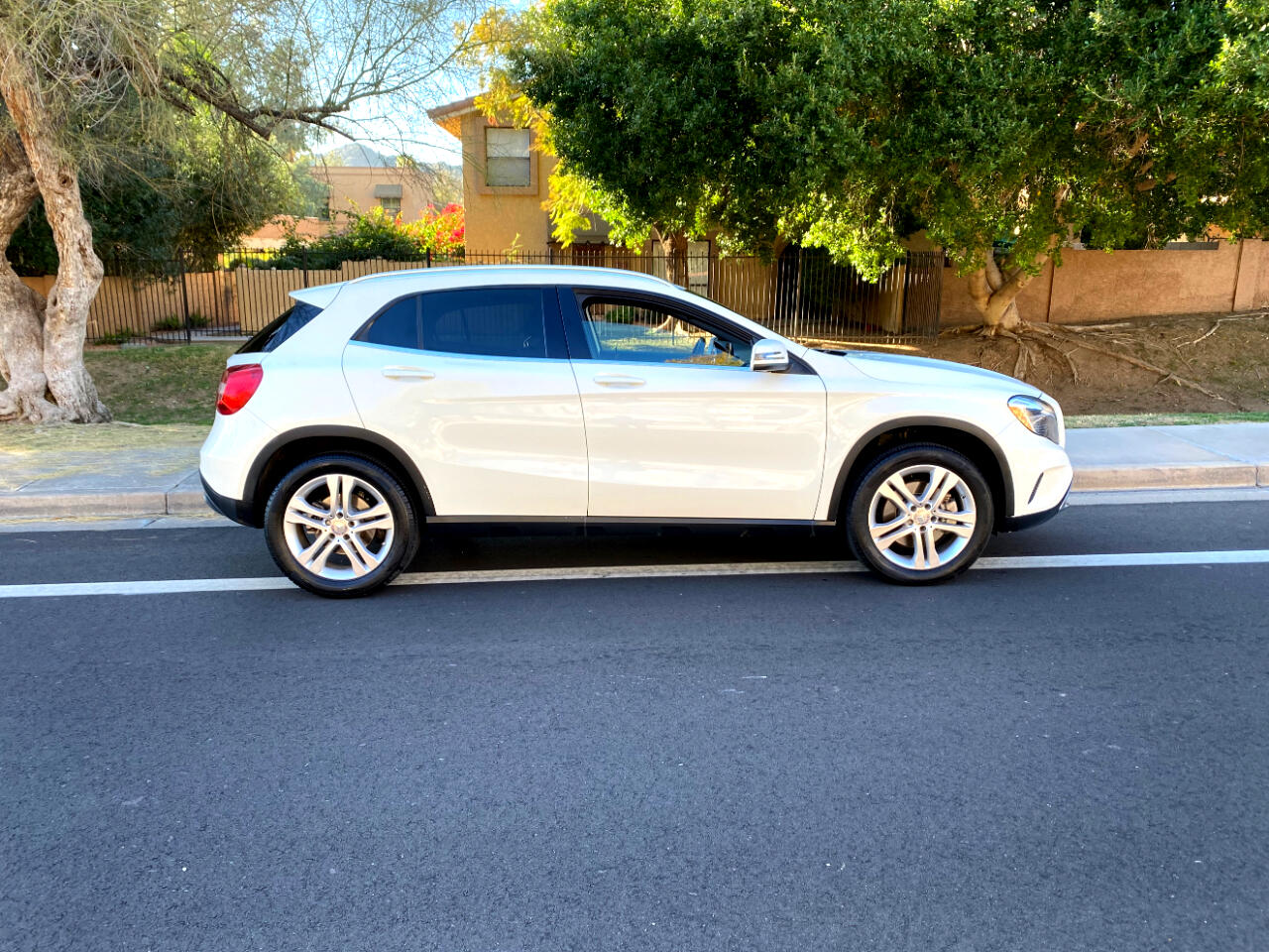 Mercedes-Benz GLA FWD 4dr GLA 250 2016