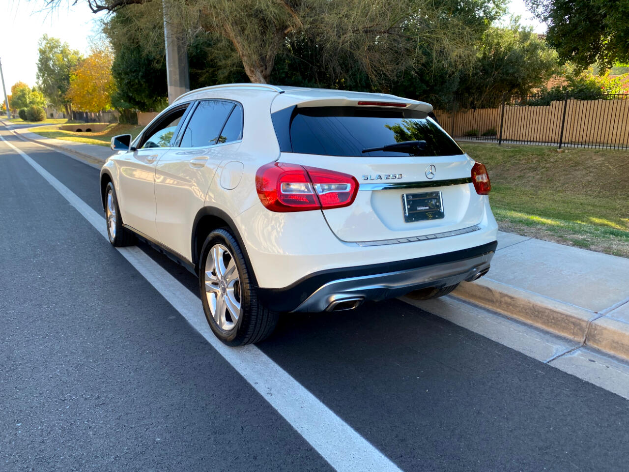 Mercedes-Benz GLA FWD 4dr GLA 250 2016