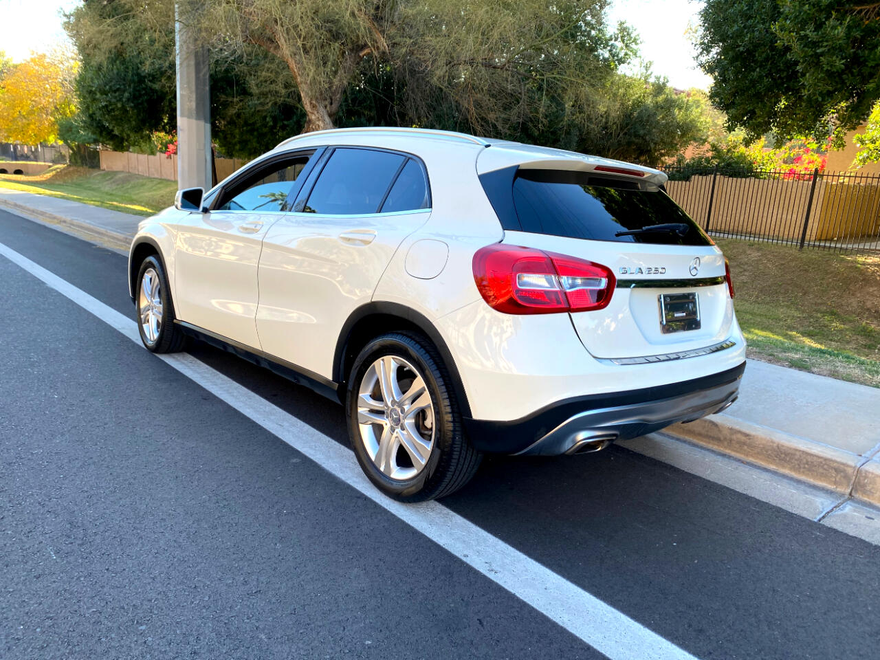 Mercedes-Benz GLA FWD 4dr GLA 250 2016