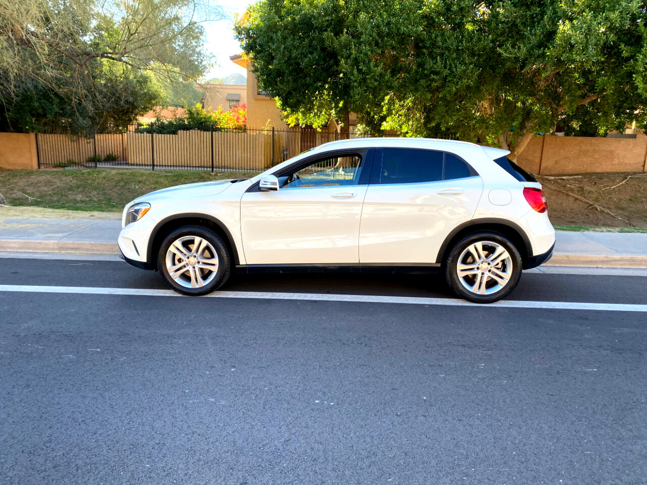 Mercedes-Benz GLA FWD 4dr GLA 250 2016
