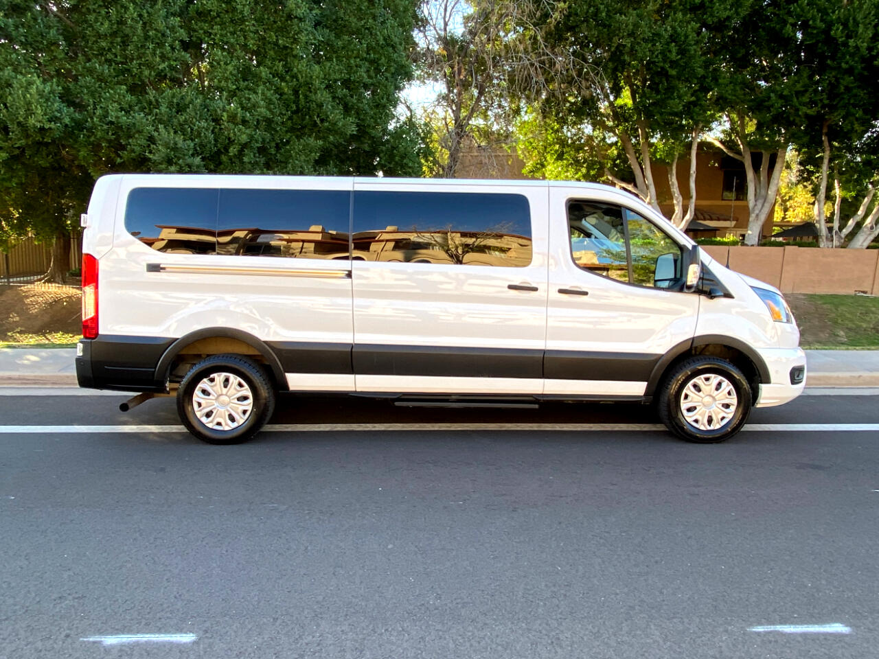 Ford Transit Passenger Wagon T-350 148" Low Roof XLT RWD 2023