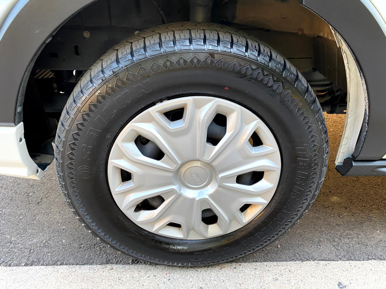 Ford Transit Passenger Wagon T-350 148" Low Roof XLT RWD 2023