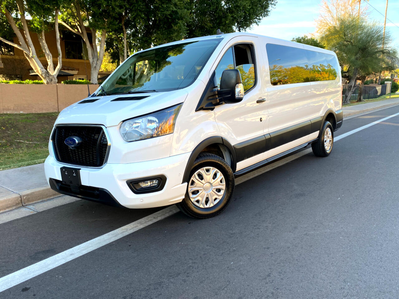 Ford Transit Passenger Wagon T-350 148" Low Roof XLT RWD 2023