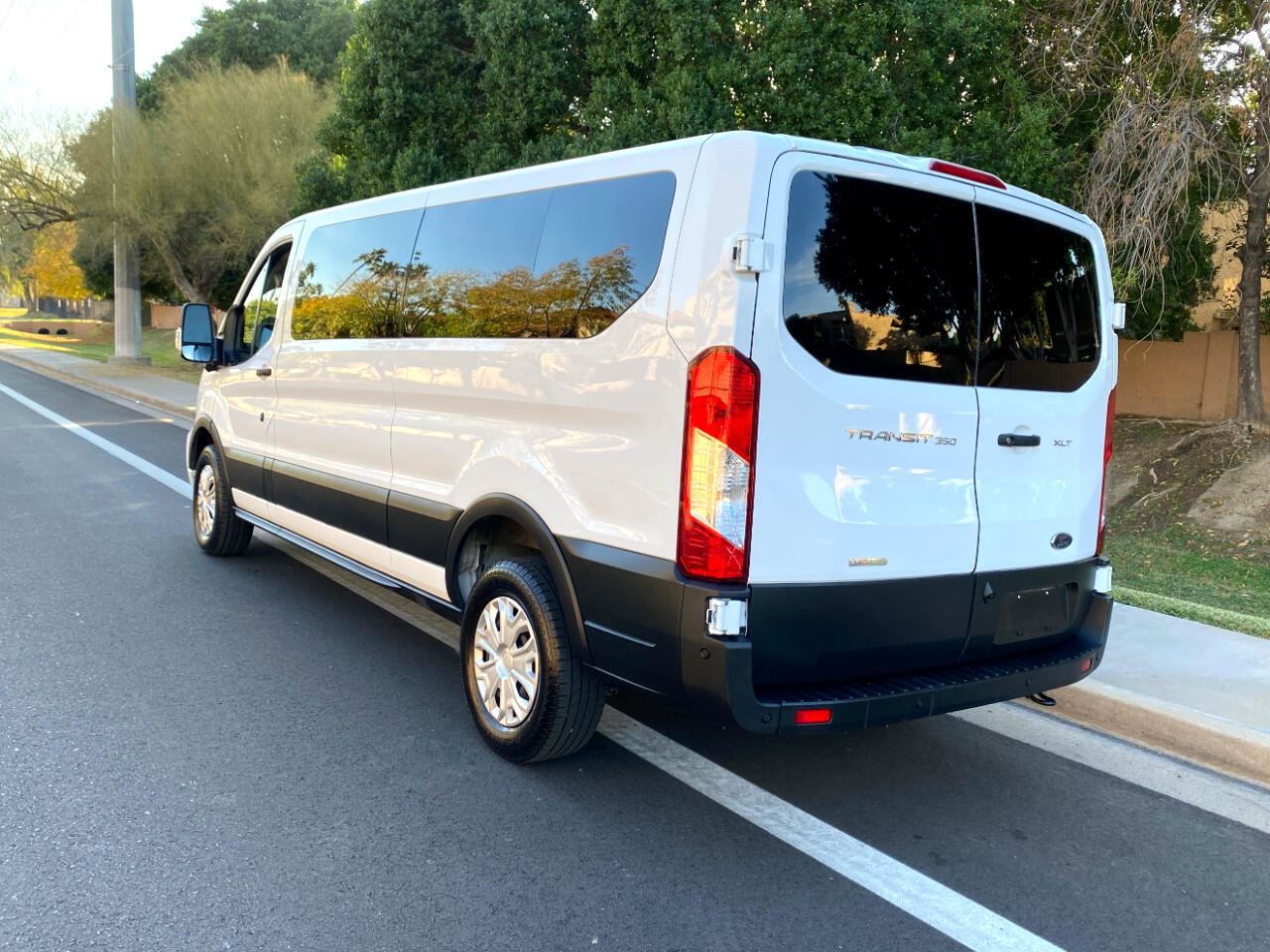 Ford Transit Passenger Wagon T-350 148" Low Roof XLT RWD 2023