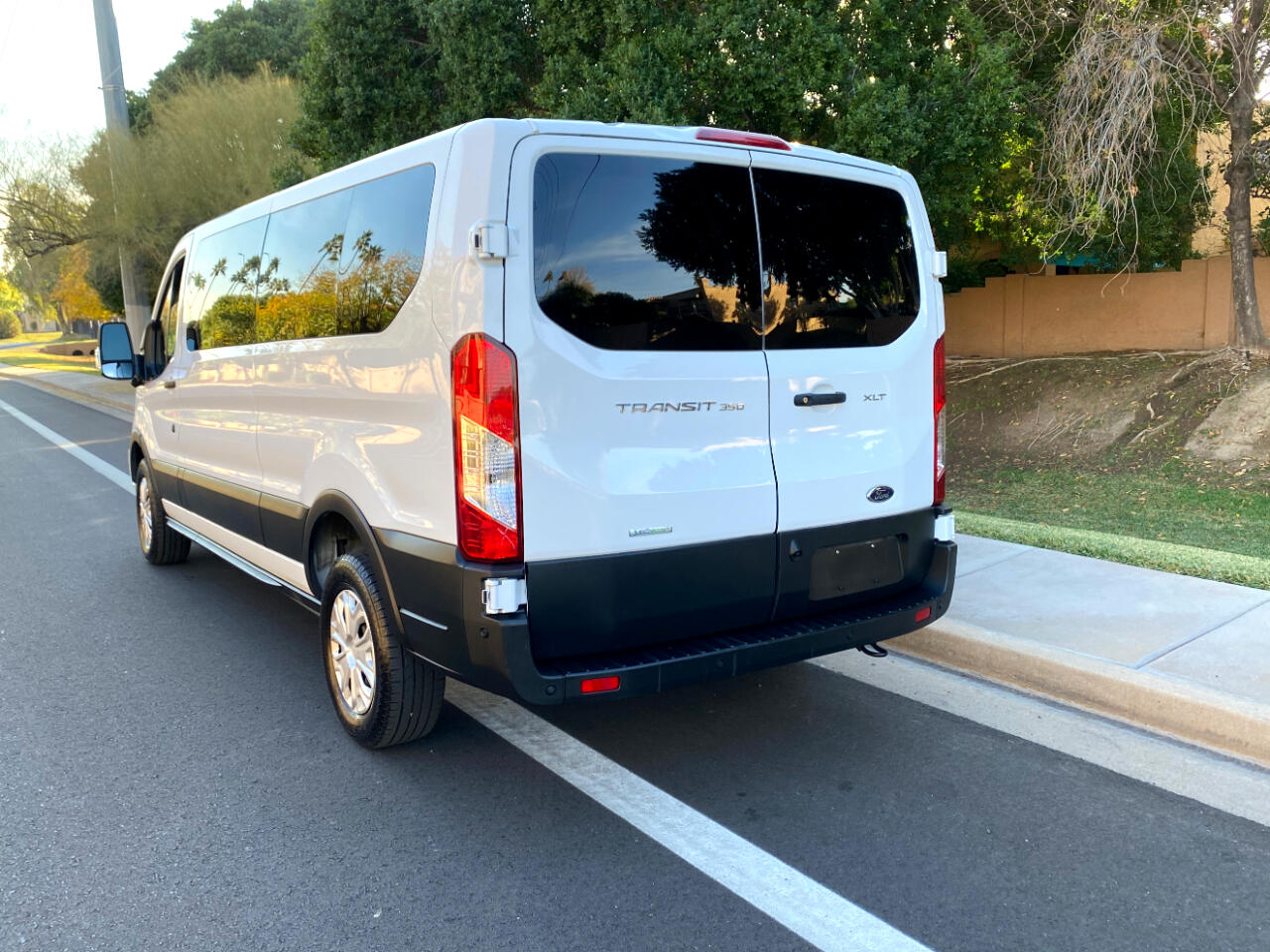 Ford Transit Passenger Wagon T-350 148" Low Roof XLT RWD 2023