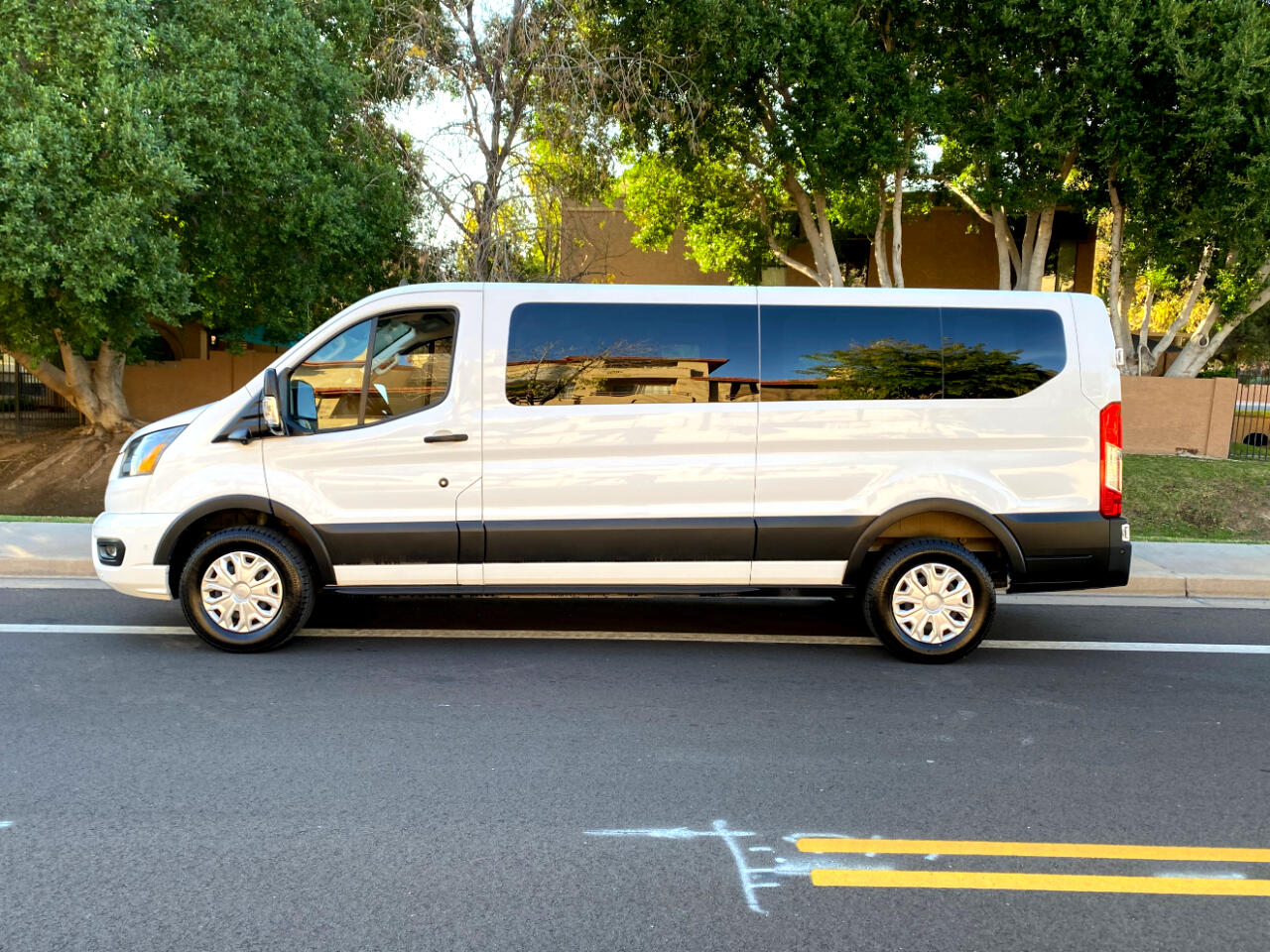 Ford Transit Passenger Wagon T-350 148" Low Roof XLT RWD 2023