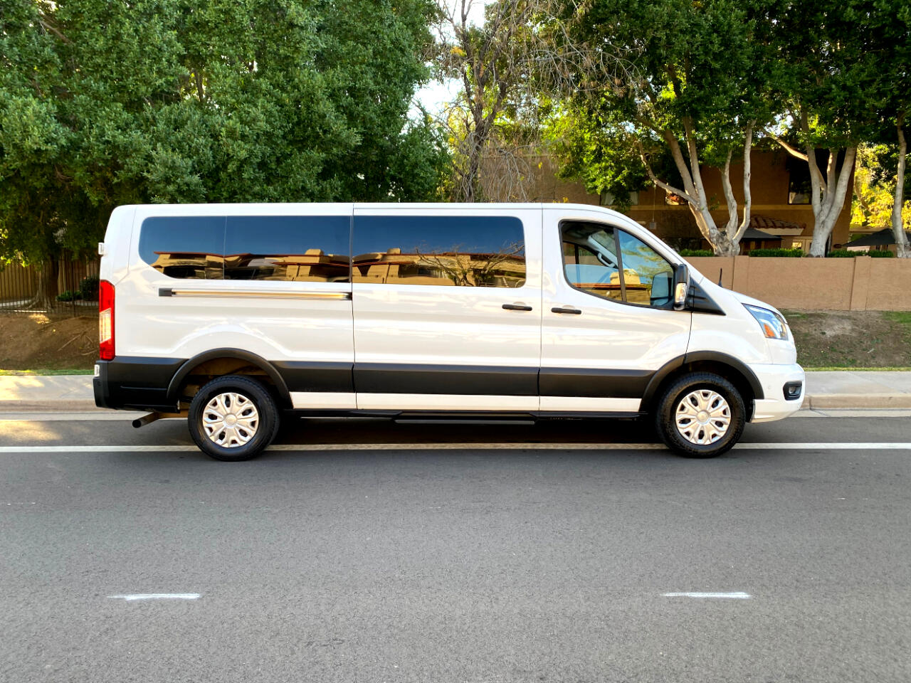 Ford Transit Passenger Wagon T-350 148" Low Roof XLT RWD 2023