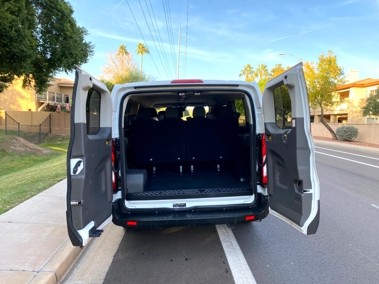 Ford Transit Passenger Wagon T-350 148" Low Roof XLT RWD 2023