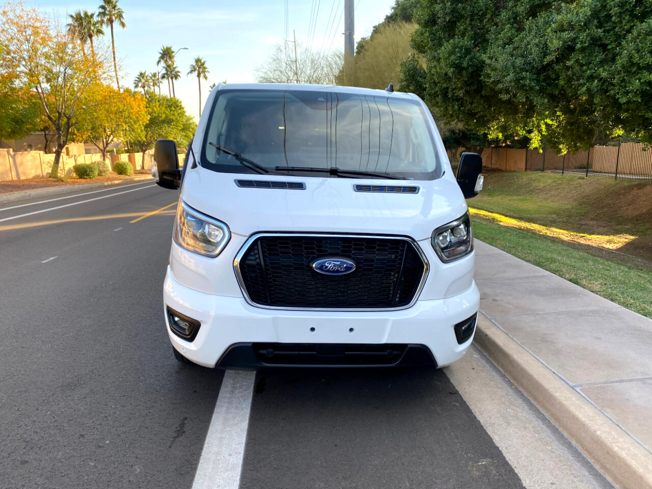 Ford Transit Passenger Wagon T-350 148" Low Roof XLT RWD 2023