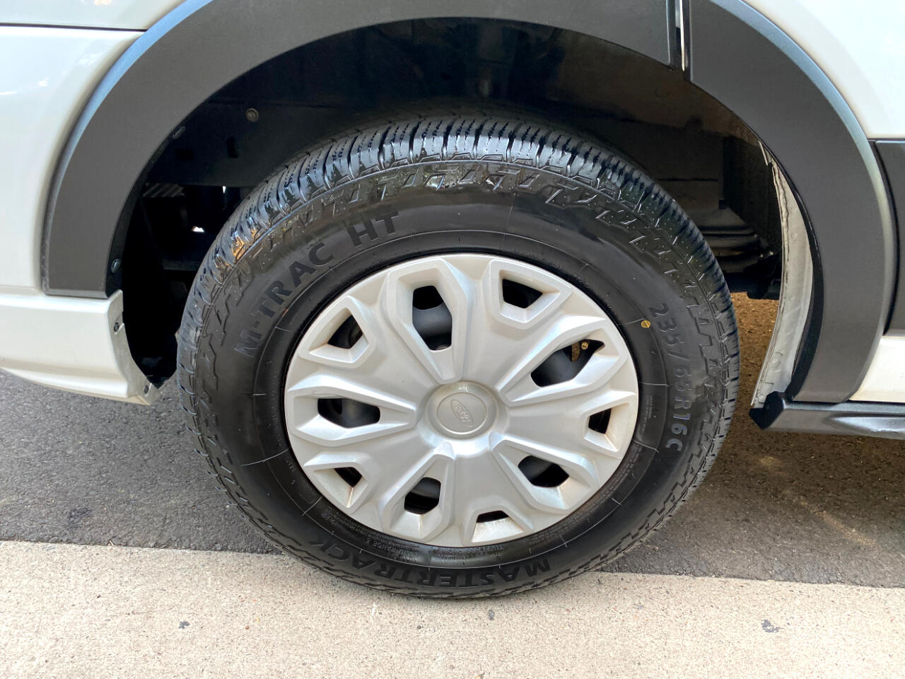 Ford Transit Passenger Wagon T-350 148" Low Roof XLT RWD 2023