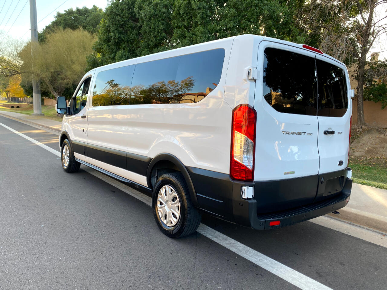 Ford Transit Passenger Wagon T-350 148" Low Roof XLT RWD 2023