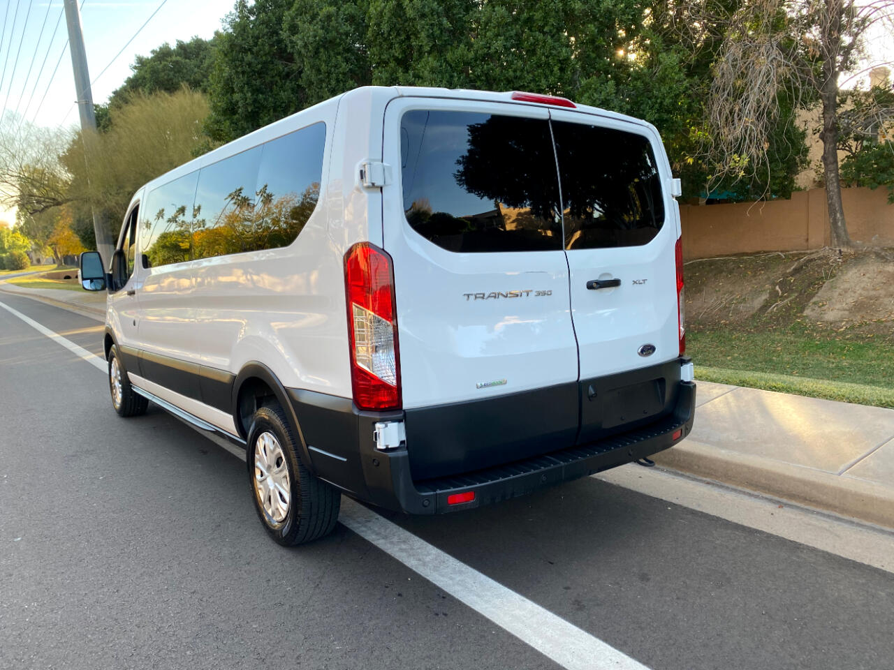 Ford Transit Passenger Wagon T-350 148" Low Roof XLT RWD 2023